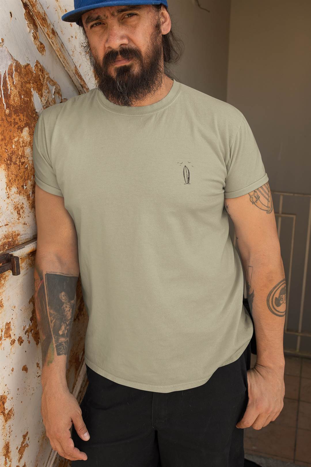 Olive green Ericeira Surfboard Organic Menās T-Shirt with a subtle surfboard print. Crafted from sustainable organic cotton for a casual surf style.
