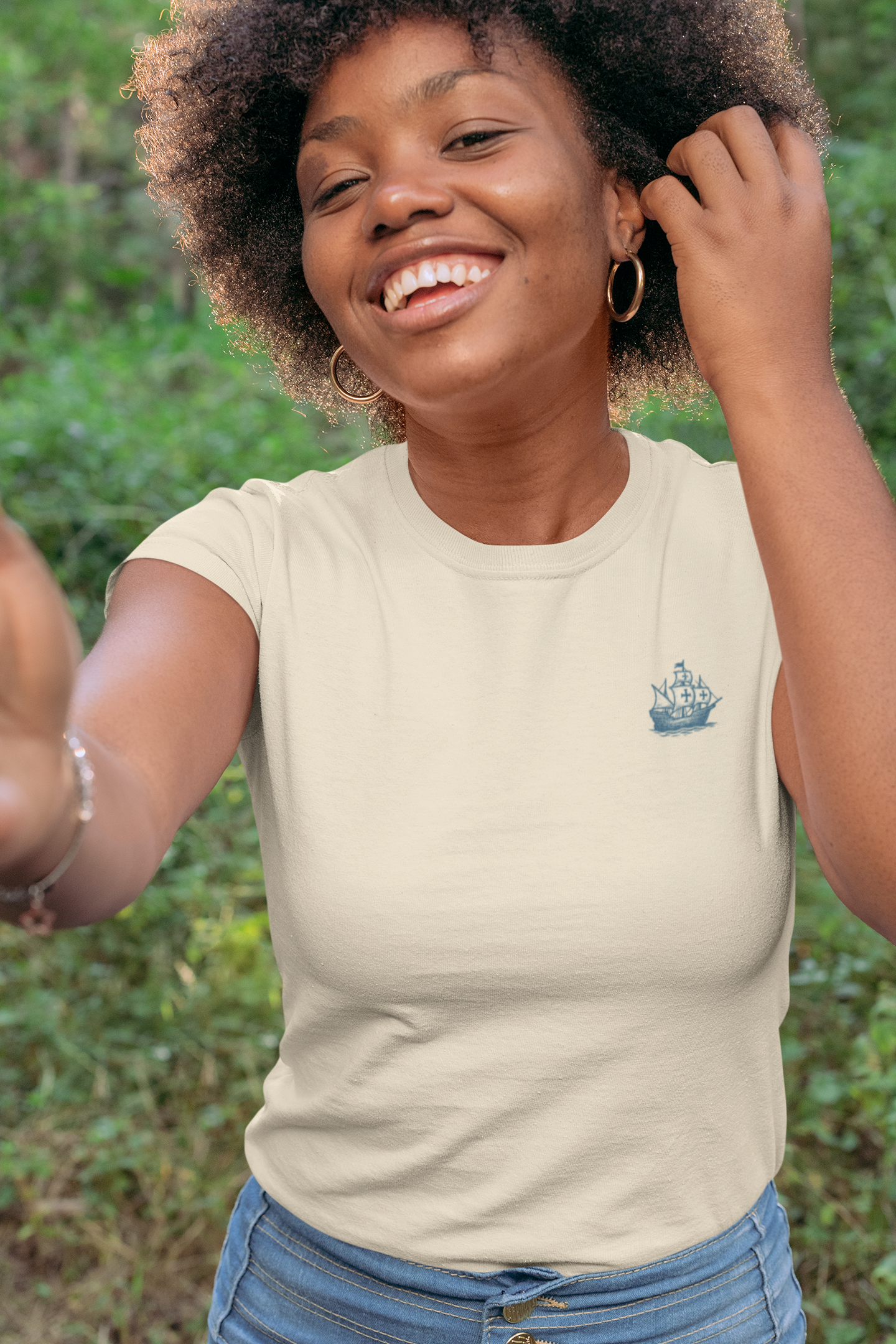 Eco-conscious shirt with subtle caravela print.