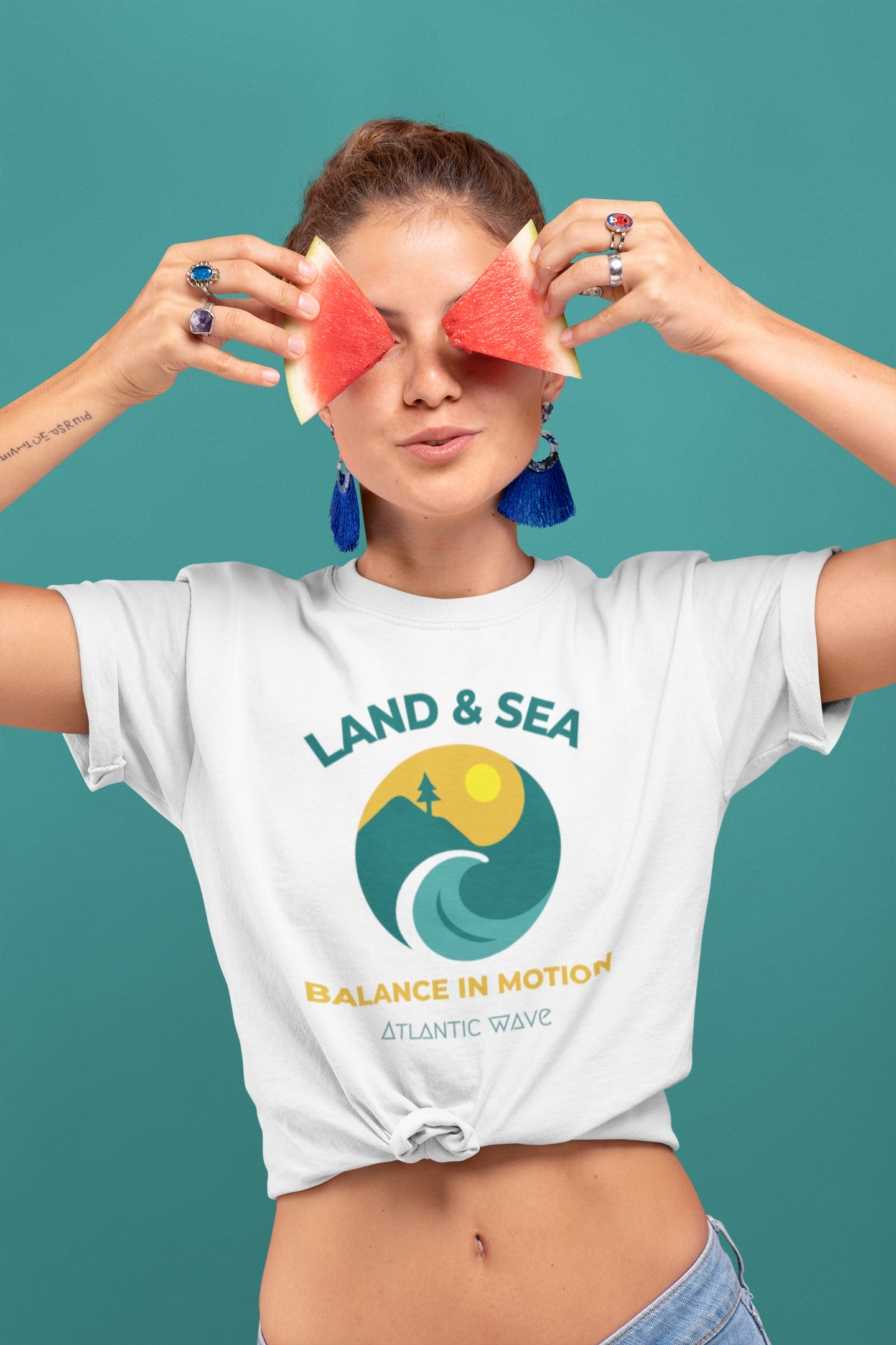 Folded organic unisex shirt with nature design.