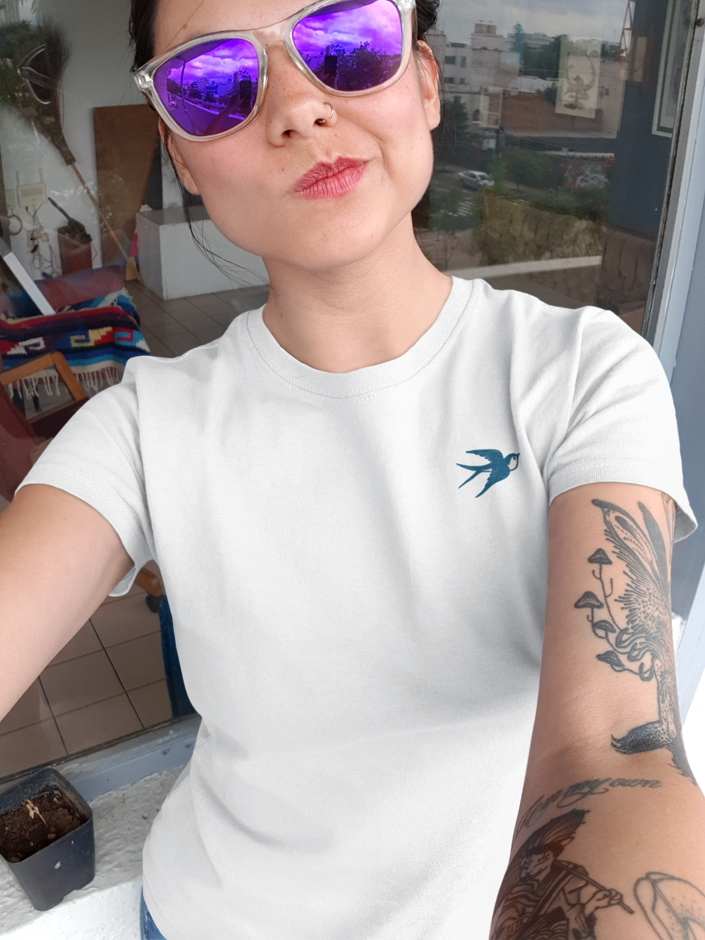 GOTS-certified t-shirt with symbolic swallow.