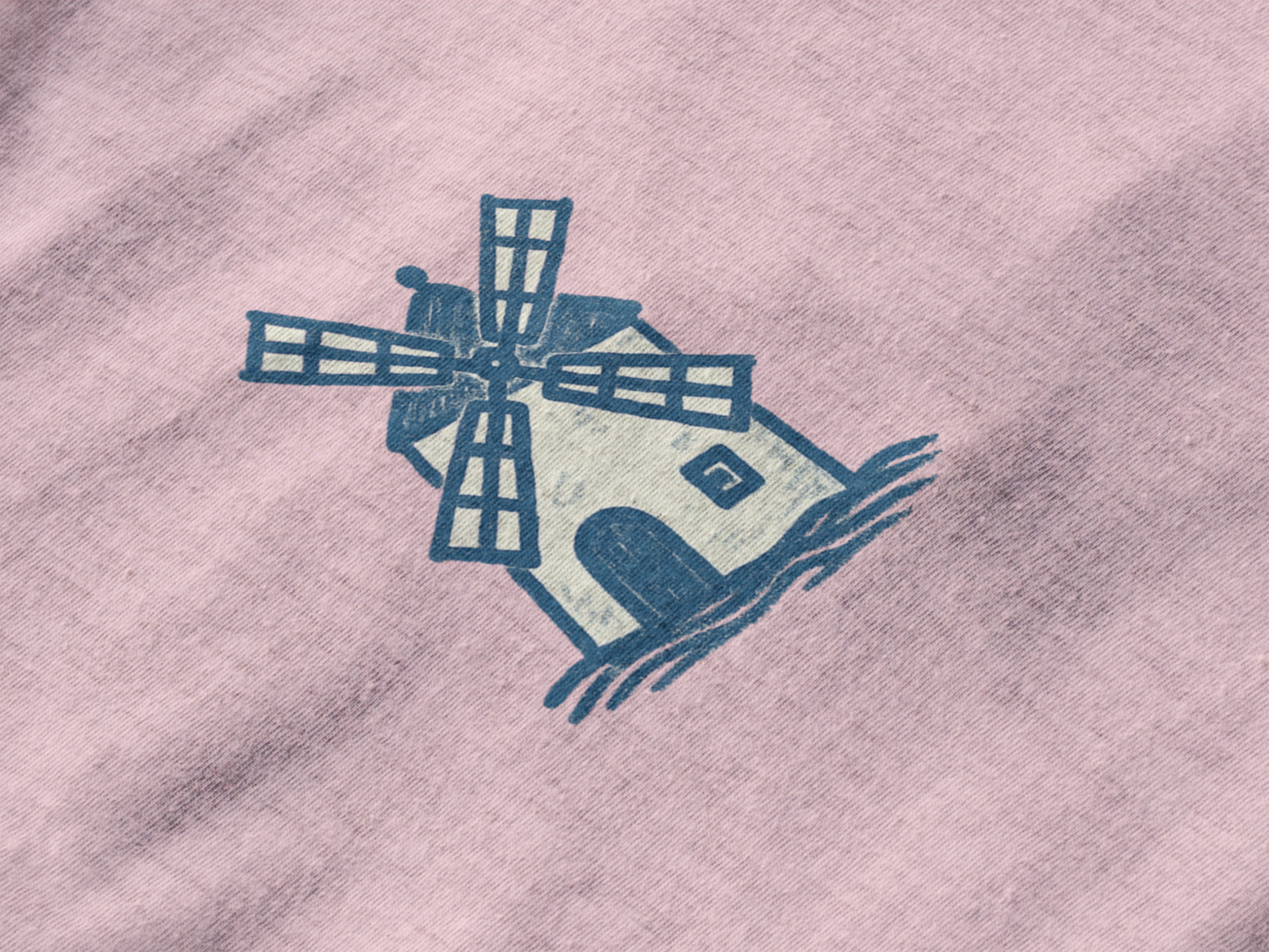GOTS-certified t-shirt with symbolic windmill.