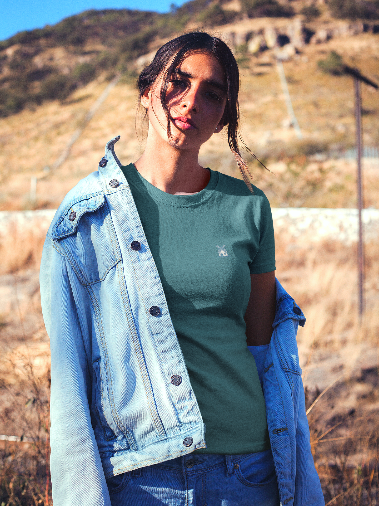 Minimalist windmill graphic t-shirt in organic cotton.