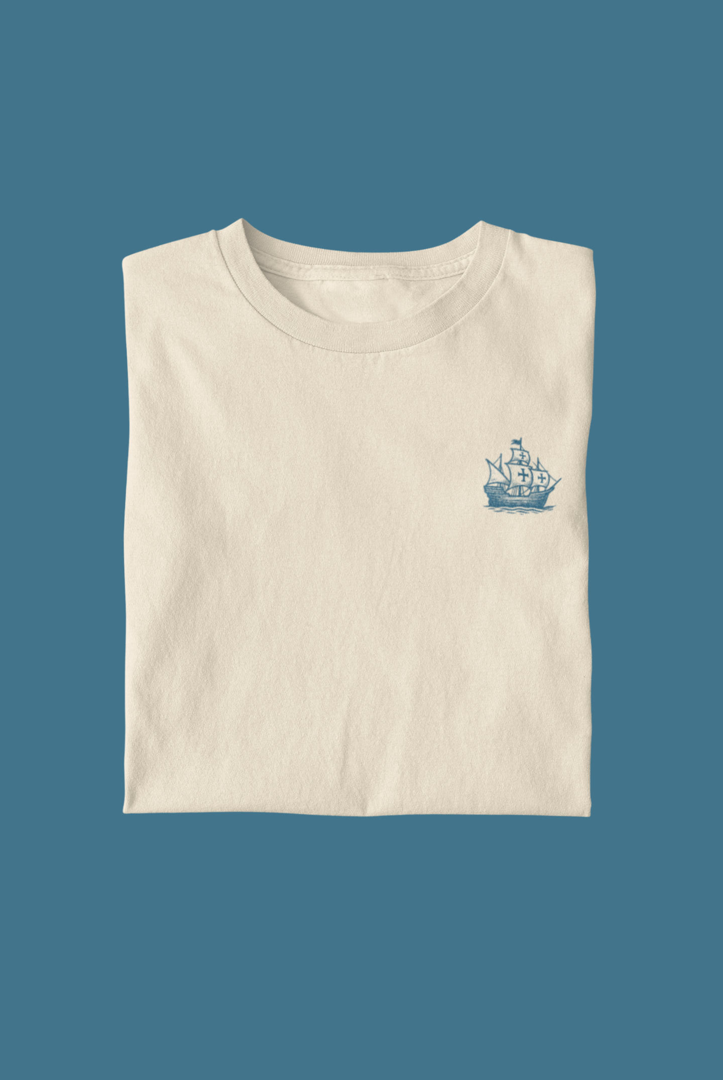 Heritage design shirt with caravela symbol.