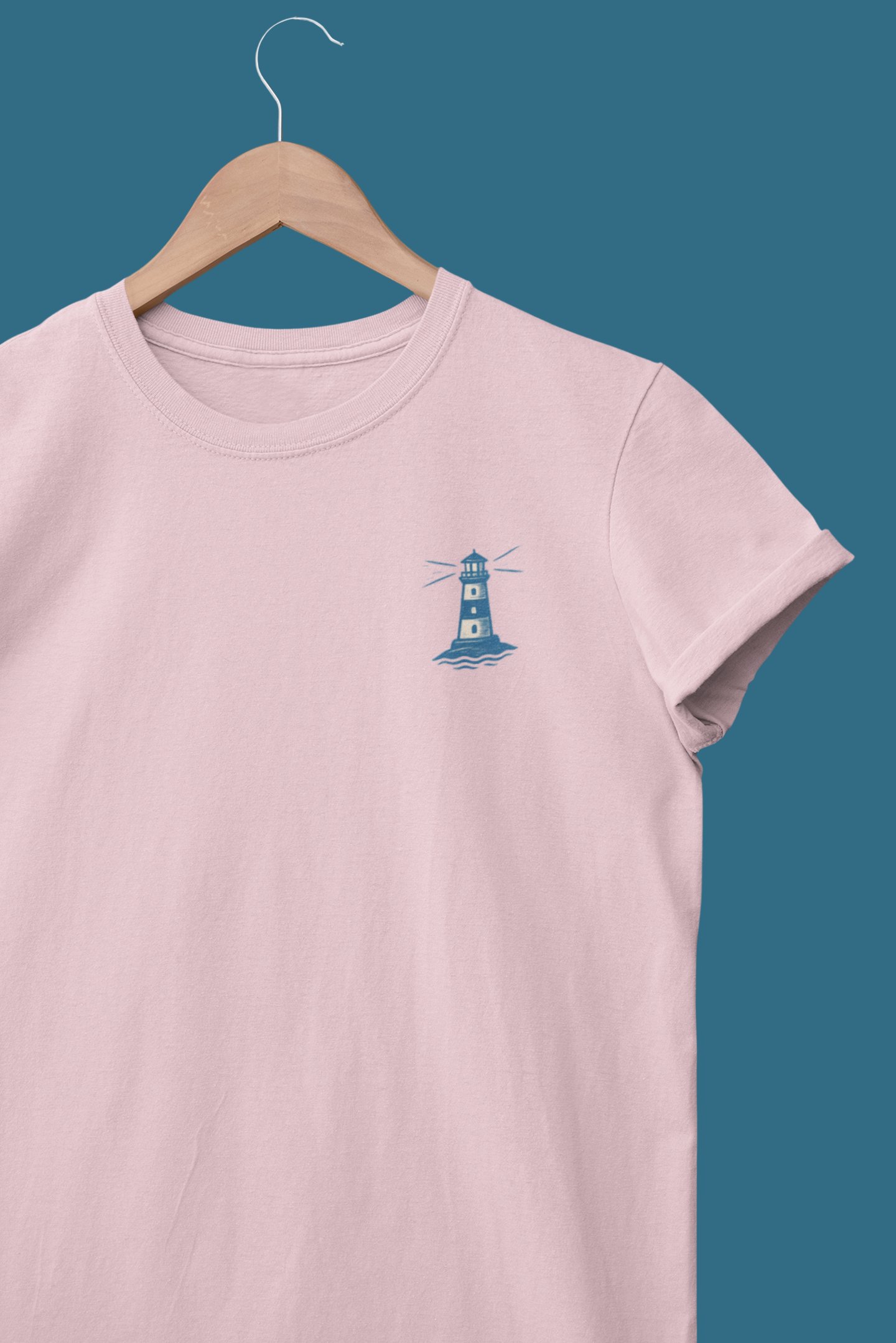GOTS-certified t-shirt with symbolic lighthouse.