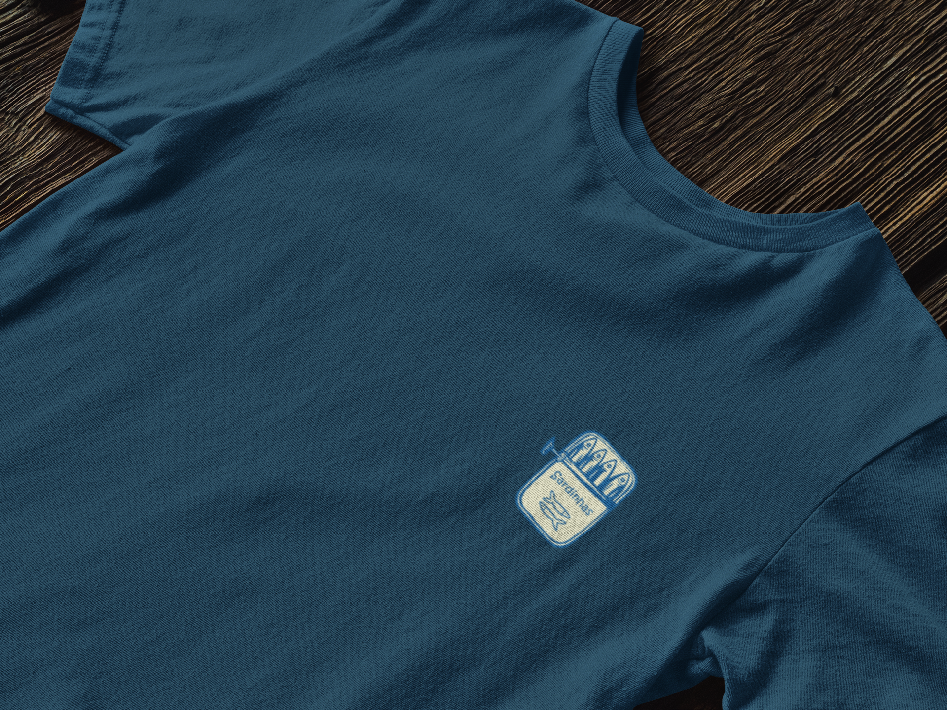 Minimalist sardine graphic t-shirt in organic cotton.