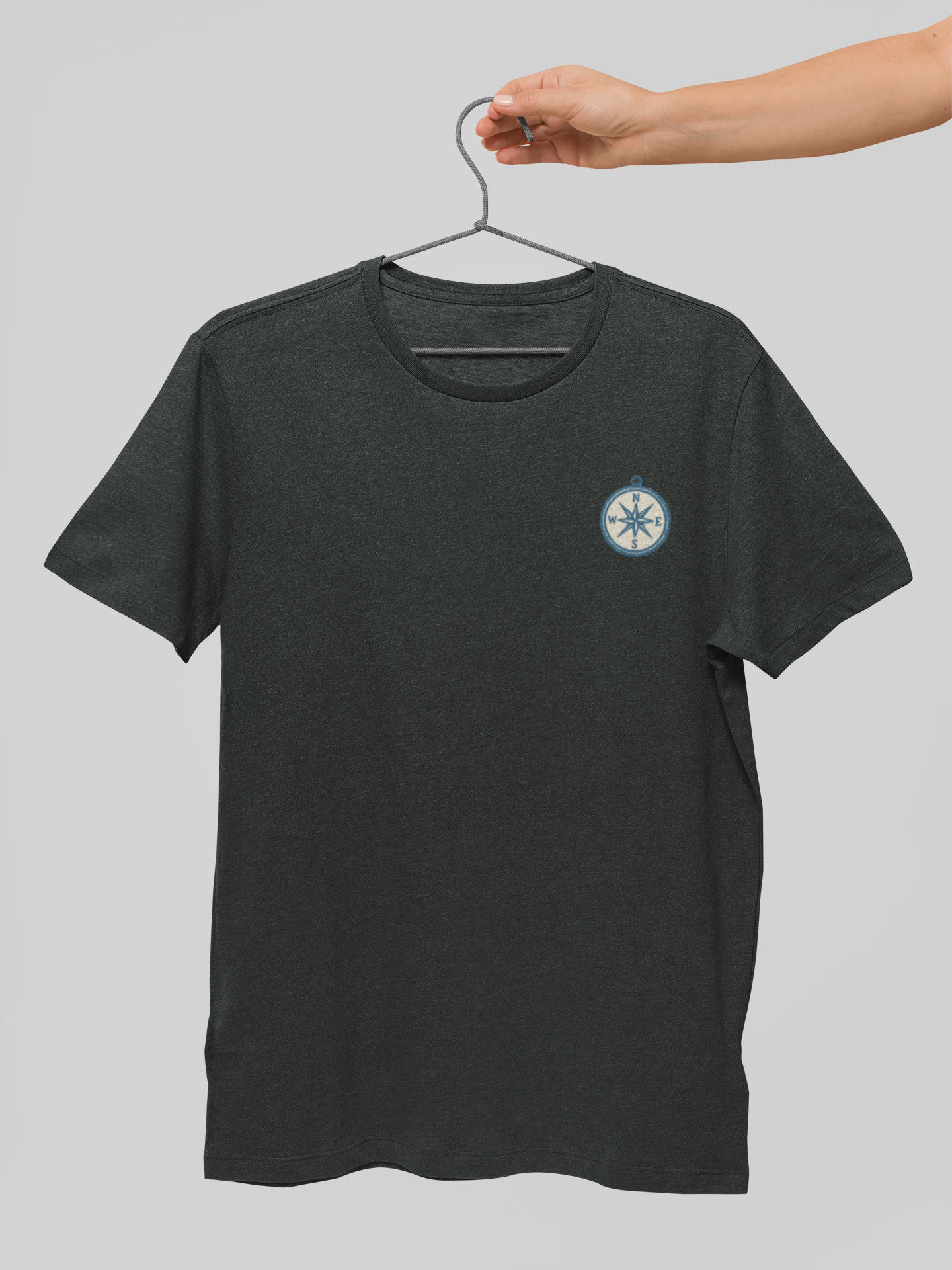 GOTS-certified t-shirt with symbolic compass.